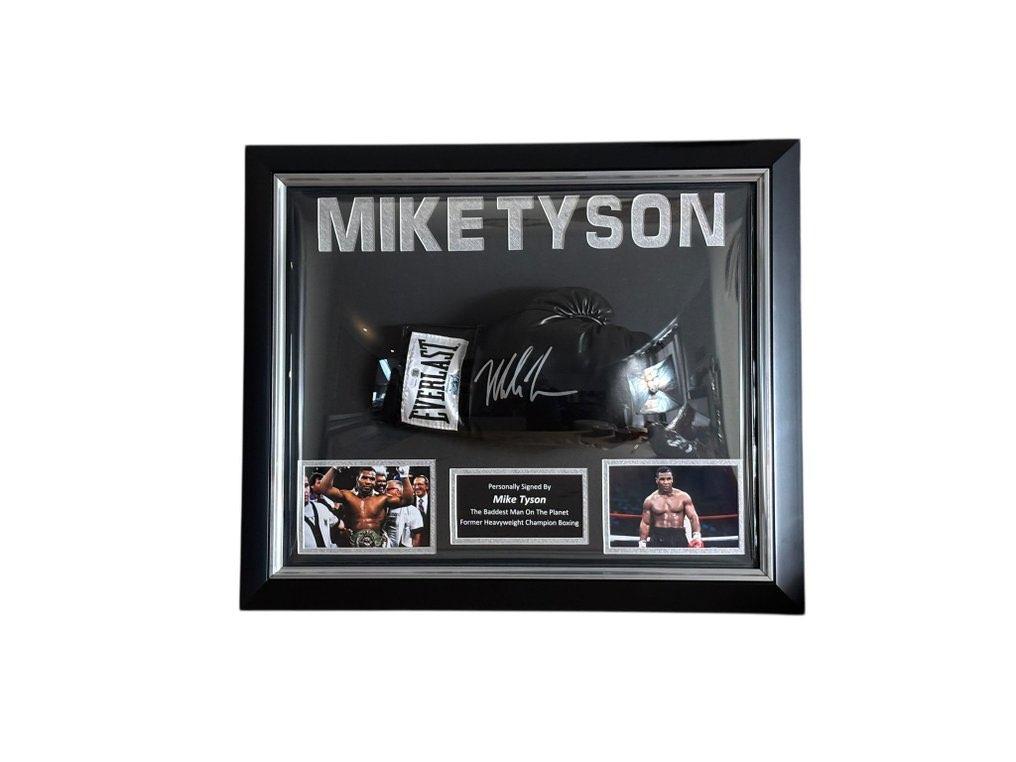 Mike Tyson gesigneerde bokshandschoen ingelijst, Buitenlandse clubs, Shirt, Nieuw, Ophalen of Verzenden