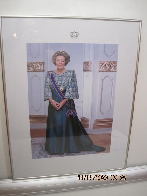 statieportret koningin beatrix 2003 max koot studio (379), Verzamelen, Ophalen of Verzenden, Zo goed als nieuw, Nederland, Kaart, Foto of Prent