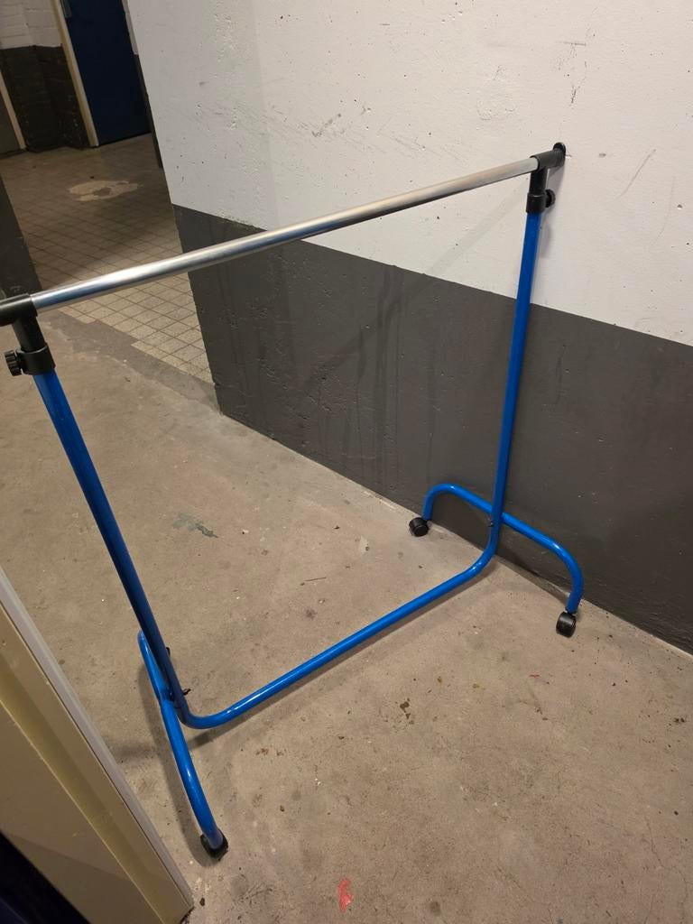 Blauw kledingrek met wielen, Kleding | Dames, Kledingrekken, Ophalen of Verzenden