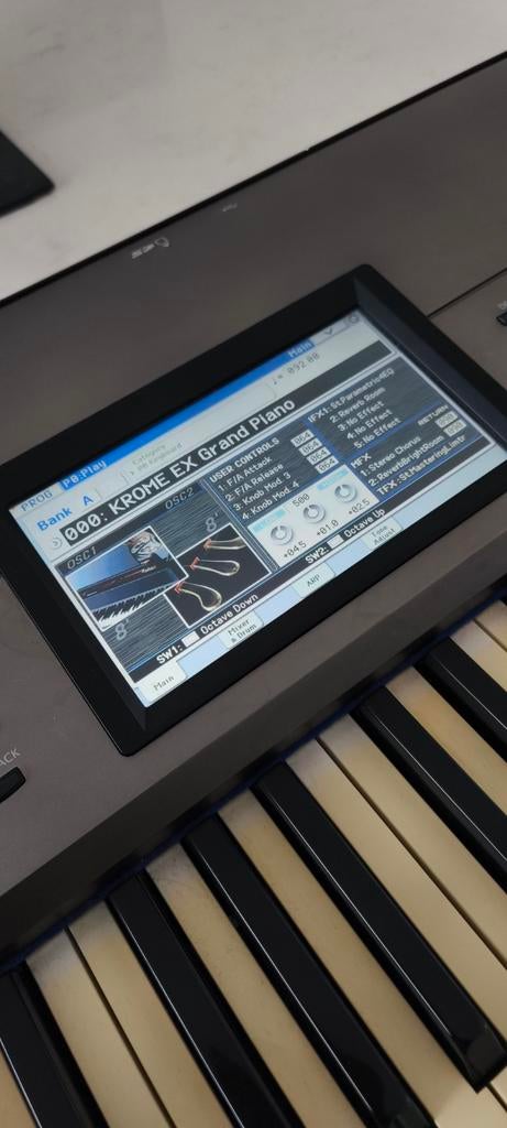 Korg Krome EX 88 toetsen Zo Goed Als Nieuw., Muziek en Instrumenten, Synthesizers, Zo goed als nieuw, 88 toetsen, Korg, Met standaard
