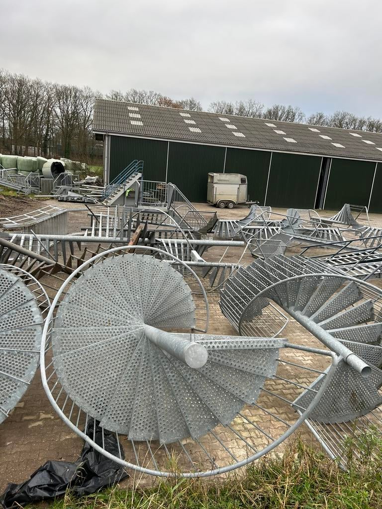wenteltrap wenteltrappen van 1.50 tot 10 meter hoog, snel en, Verzenden, Zo goed als nieuw, Trap