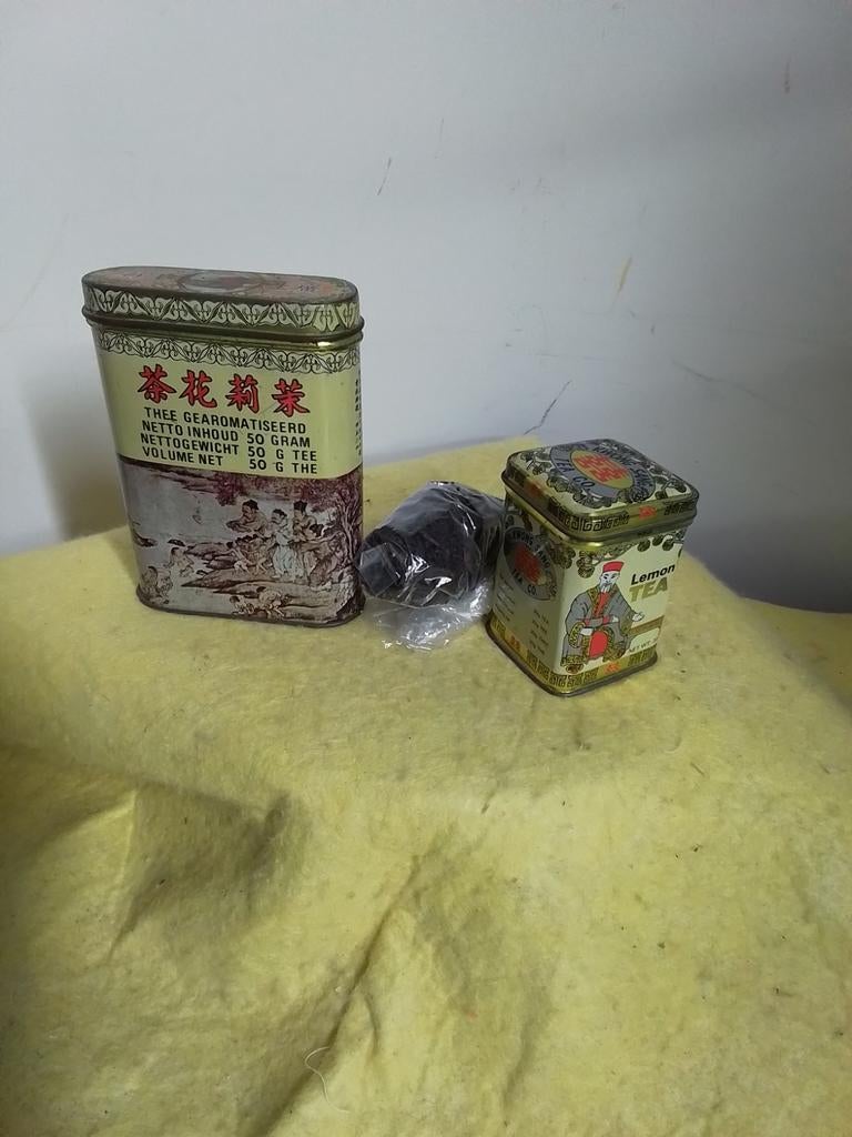 9429) 2 mooie oude theeblikjes waarvan 1 gevuld, Verzamelen, Blikken, Ophalen of Verzenden, Zo goed als nieuw, Overige