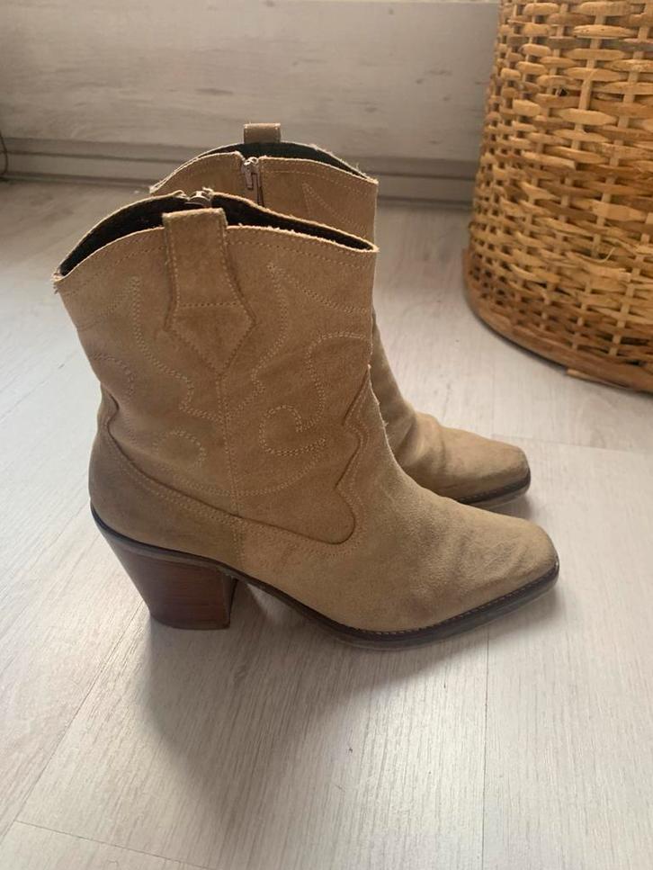 Korte laarsjes suede leer van Costes maat 38, Kleding | Dames, Schoenen, Beige, Lage of Enkellaarzen, Ophalen of Verzenden, Gedragen