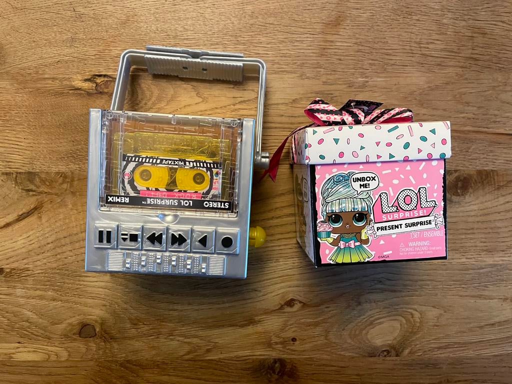 LOL Surprise 2 stuks met inhoud., Ophalen, Zo goed als nieuw