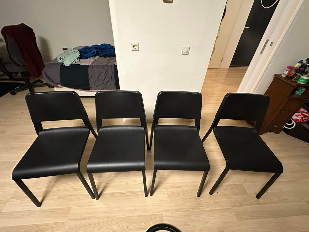 4 IKEA Teodores stoelen in goede staat, Huis en Inrichting, Stoelen, Kunststof, Zwart, Ophalen of Verzenden, Zo goed als nieuw