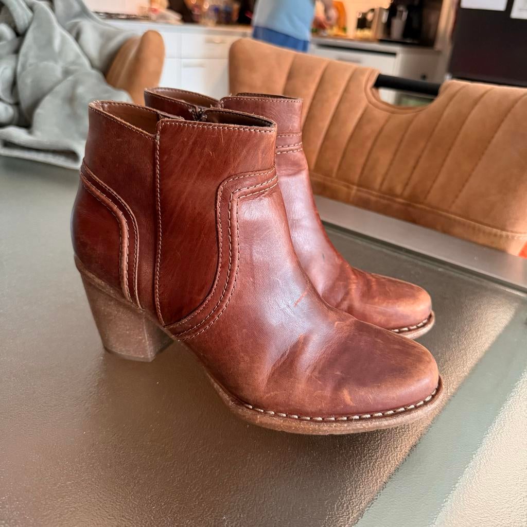 Bruine enkellaarsjes Clarks maat 41, Bruin, Lage of Enkellaarzen, Ophalen of Verzenden, Zo goed als nieuw