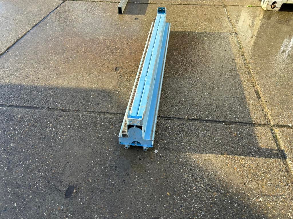 Mastdelen t.b.v. De Jong A25 tandheugel bouwlift, Ophalen, Gebruikt