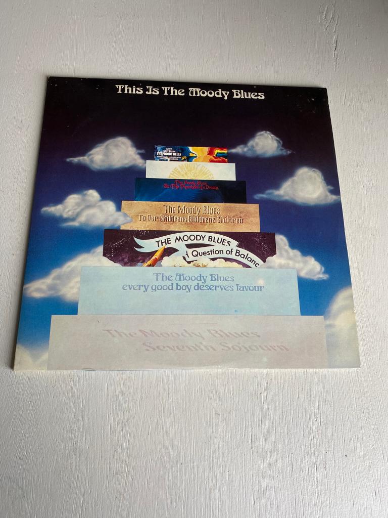 The Moody Blues - This Is The Moody Blues 2LP Best Of, Ophalen of Verzenden, Zo goed als nieuw, 12 inch, Poprock