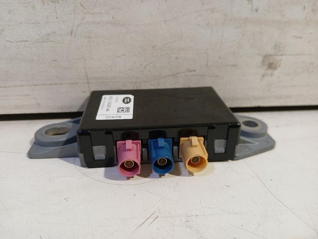 Antenne versterker Land Rover Evoque, Ophalen of Verzenden, Van der Ven Autorecycling B.V., Onderdelen@venauto.nl, Ettenseweg 76, 4706 PB Roosendaal, The Netherlands