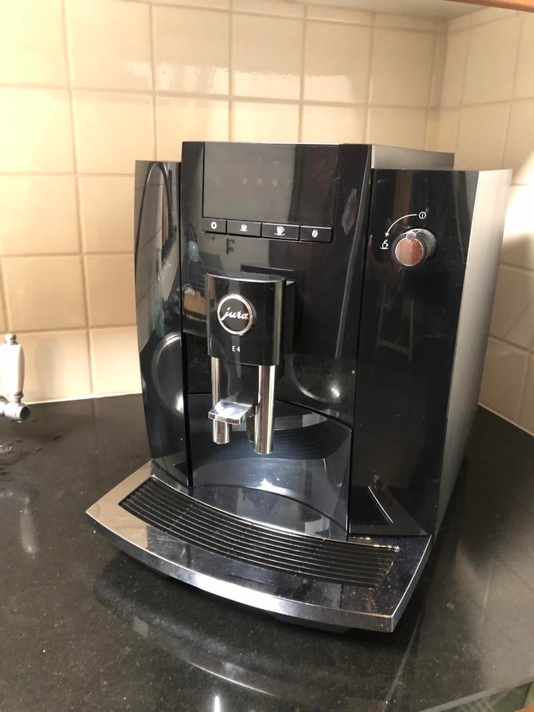 Jura E4 Koffiemachine - Zo goed als nieuw!, Witgoed en Apparatuur, Koffiezetapparaten, Afneembaar waterreservoir, Koffiemachine