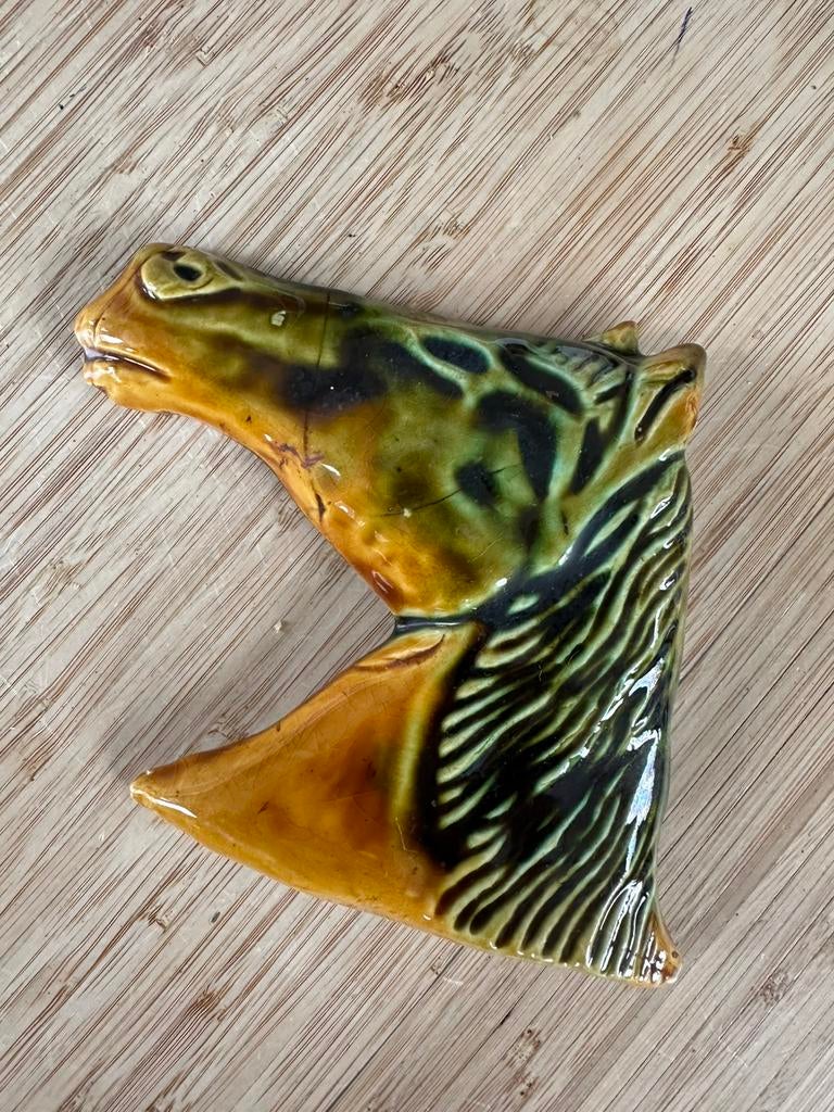 Paard van aardewerk, kan aan de muur hangen., Ophalen of Verzenden, Dier