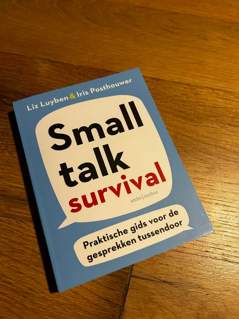 Iris Posthouwer - Smalltalk Survival, Gelezen, Iris Posthouwer; Liz Luyben, Ophalen of Verzenden, Mode algemeen