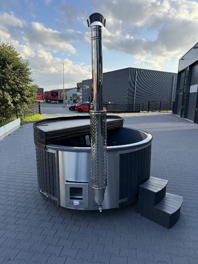 Luxe Hottub met Spa systeem Houtgestookt - Direct leverbaar, Ophalen of Verzenden, Nieuw, Trap, Vast