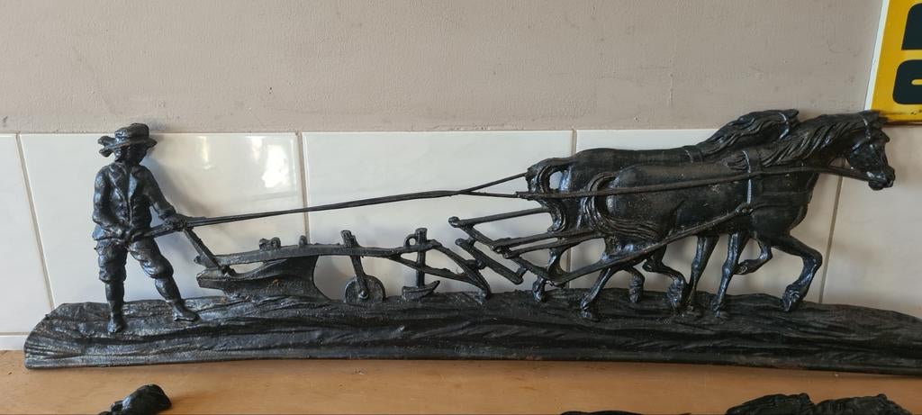 Muurdecoratie paard met werktuig, Ophalen