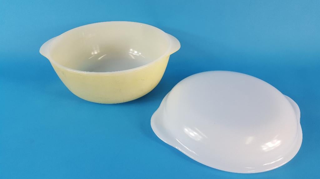 Arcopal pasteltint gele ovenschaal, schaal met deksel. 7C6, Tweedehands verkoop, Tweedehands verkoop, Gebruikt, Ophalen of Verzenden