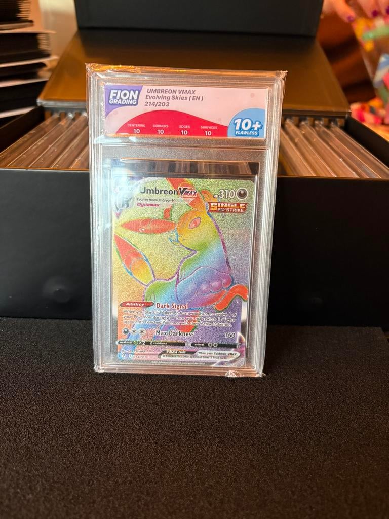 Umbreon vmax rainbow grade 10, Hobby en Vrije tijd, Verzamelkaartspellen | Pokémon, Ophalen of Verzenden, Zo goed als nieuw, Meerdere kaarten