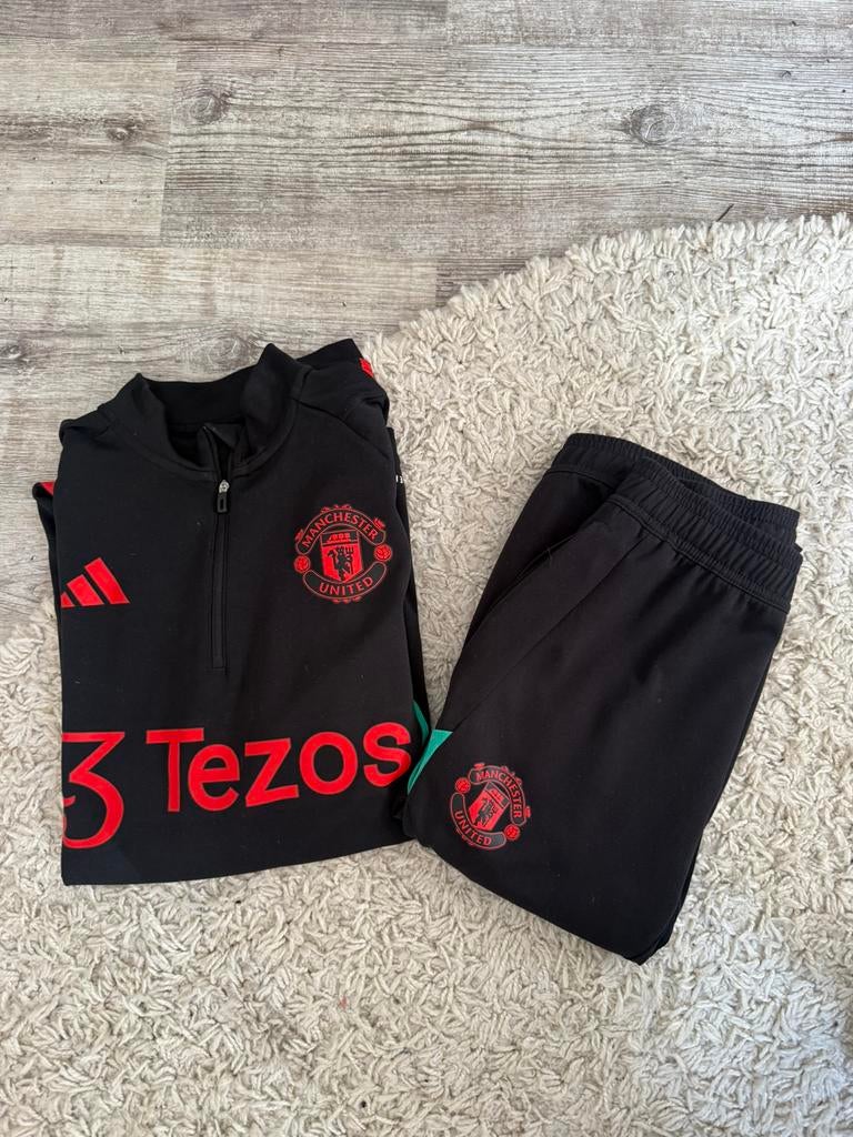 Manchester United Trainingspak, Sport en Fitness, Voetbal, Ophalen of Verzenden, Zo goed als nieuw, Trainingspak