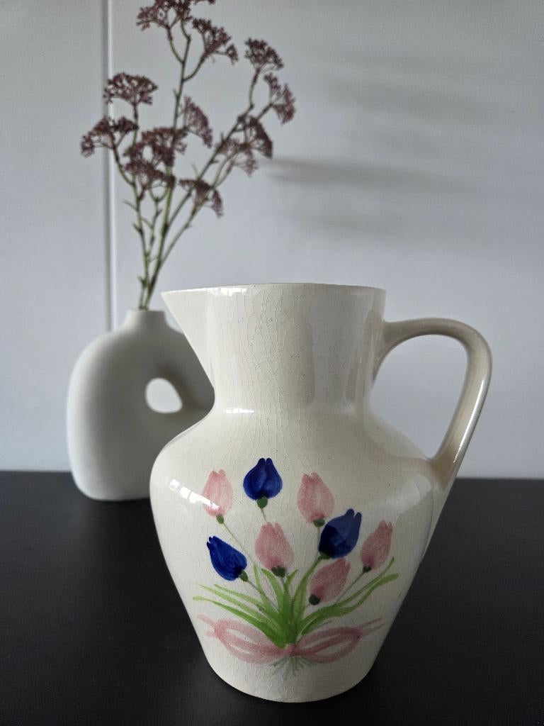 Vintage brocante aardewerk schenkkan / waterkan met tulpen, Ophalen of Verzenden