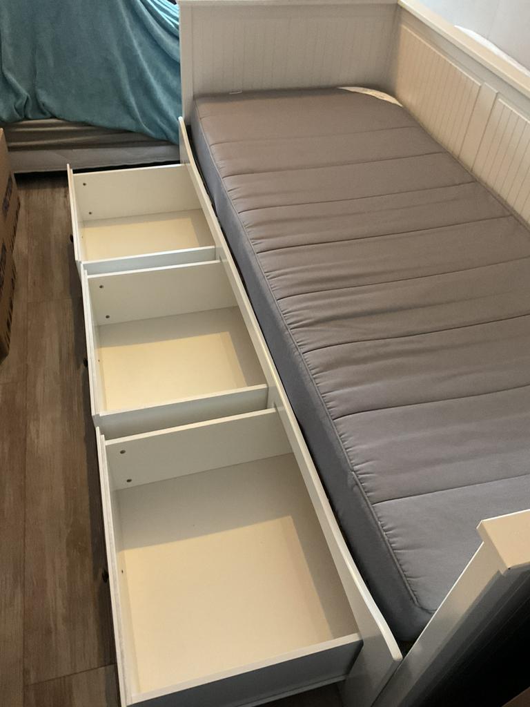 Hemnes bedbank, Huis en Inrichting, Slaapkamer | Bedden, Ophalen, Gebruikt, Wit, Tweepersoons