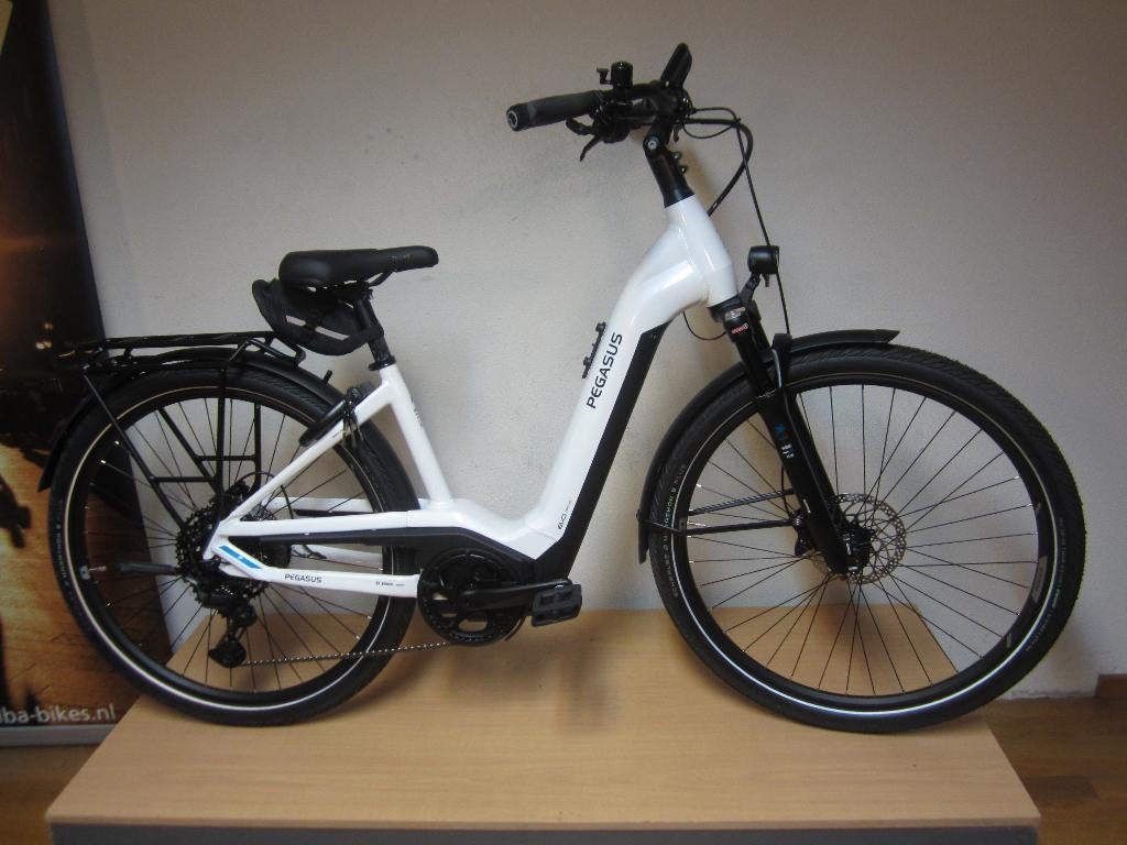 Damesfiets met Bosch Performance CX twv 4199 euro    Nieuw