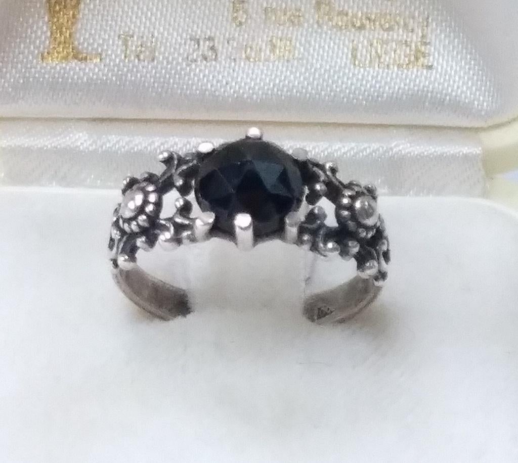 zilveren RING, maat 16, met 1 Granaat, roosslijpsel, Sieraden, Tassen en Uiterlijk, Antieke sieraden, Ophalen of Verzenden, Zilver