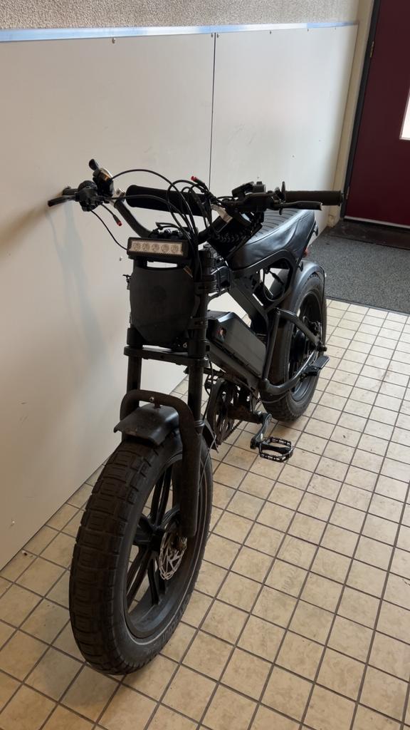 Custom v20 fatbike, Zo goed als nieuw, 59 cm of meer, 30 tot 50 km per accu, Ophalen