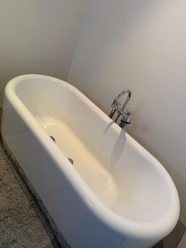 Villeroy & Boch vrijstaand bad met kraan - Zo goed als nieuw, Ophalen, Zo goed als nieuw, Chroom, Bad