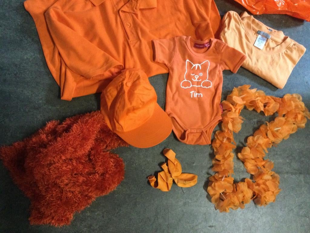 Zgan. Div oranjekleding, feestkleding, voetbal, Ophalen of Verzenden, Zo goed als nieuw, Oranje of Koningsdag