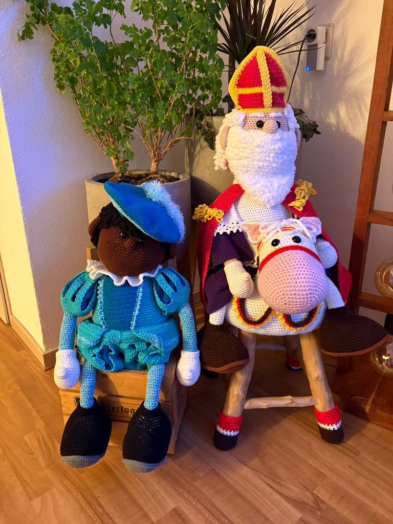 Gehaakte Sinterklaas set met piet en paard, Ophalen, Zo goed als nieuw