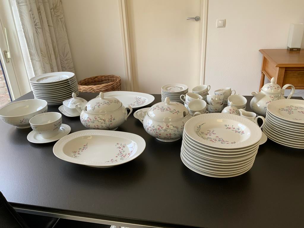 Prachtig compleet servies met bloemmotief, Ophalen, Zo goed als nieuw, Overige stijlen, Porselein