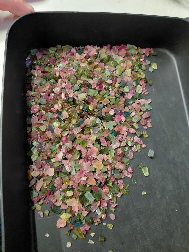 Lot met ruwe toermalijn brokjes, Verzamelen, Ophalen of Verzenden