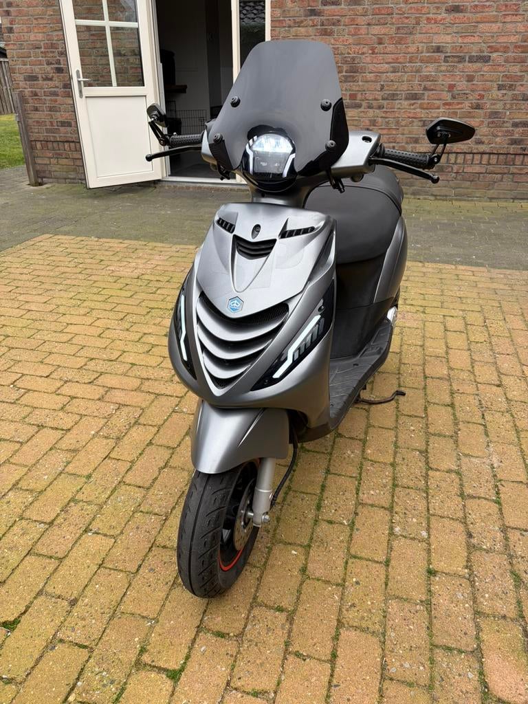 Piaggio zip 4 t injectie 2020 3400 km gelopen sp kappen, Ophalen, Zo goed als nieuw, Benzine, Zip