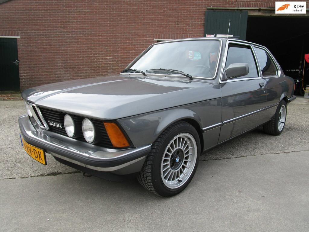 BMW 3-serie 323i electrisch schuifdak stuurbekrachtiging lm, Auto's, Oldtimers, Achterwielaandrijving, Zwart, 143 pk, Open dak