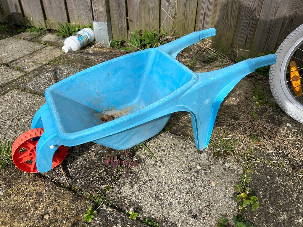 Kruiwagen kind, Ophalen