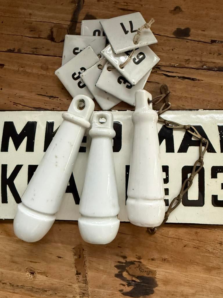 Antieke WC trekkers, Ophalen of Verzenden