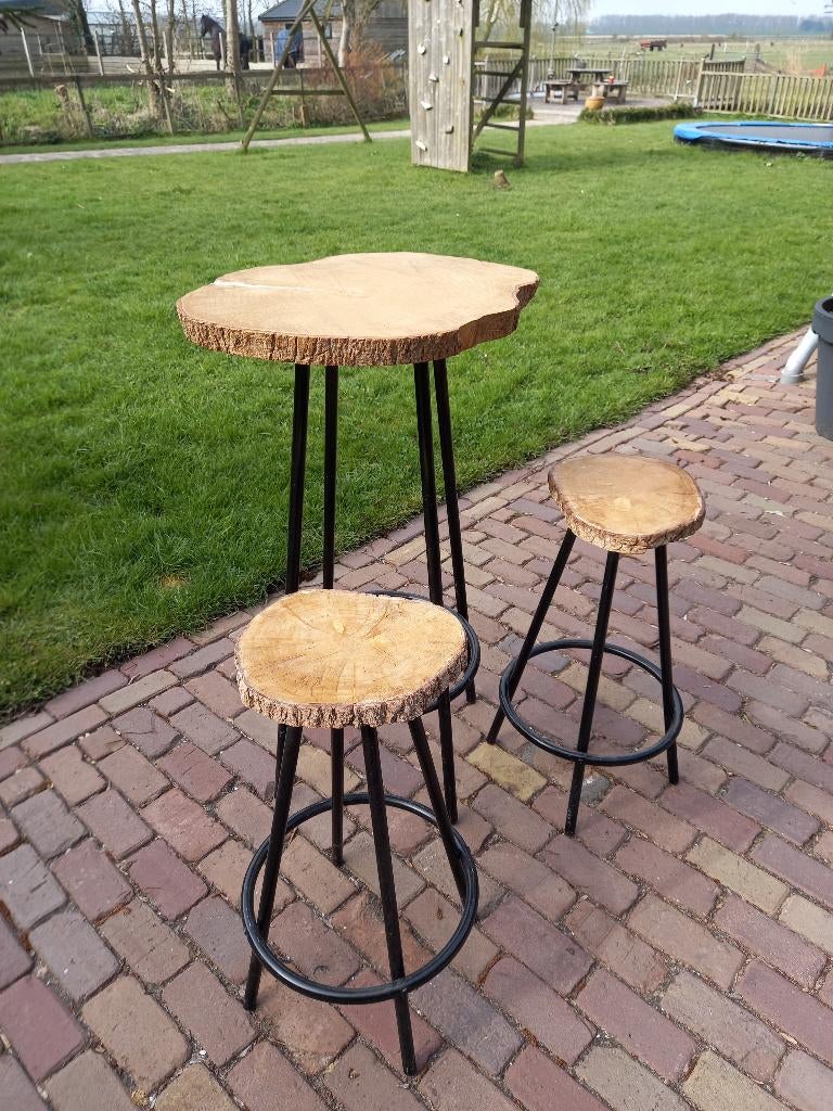boomstam statafel met twee krukken unieke set, Ophalen, Gebruikt