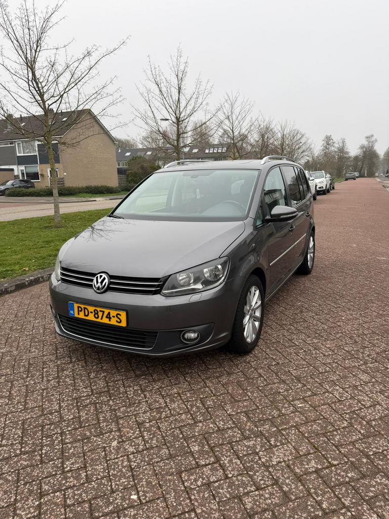 VW Touran 1.6 TDI | 7p | Pano | Stoelverwarming | Bomvol!!, 4 cilinders, 7 stoelen, Diesel, 22 km/l