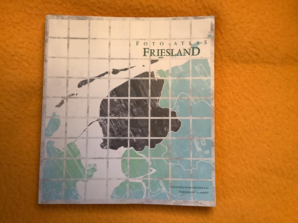 Fotoatlas Friesland, Topografische Dienst, schaal 1:14.000, Boeken, Atlassen en Landkaarten, Gelezen, Overige atlassen, Overige gebieden
