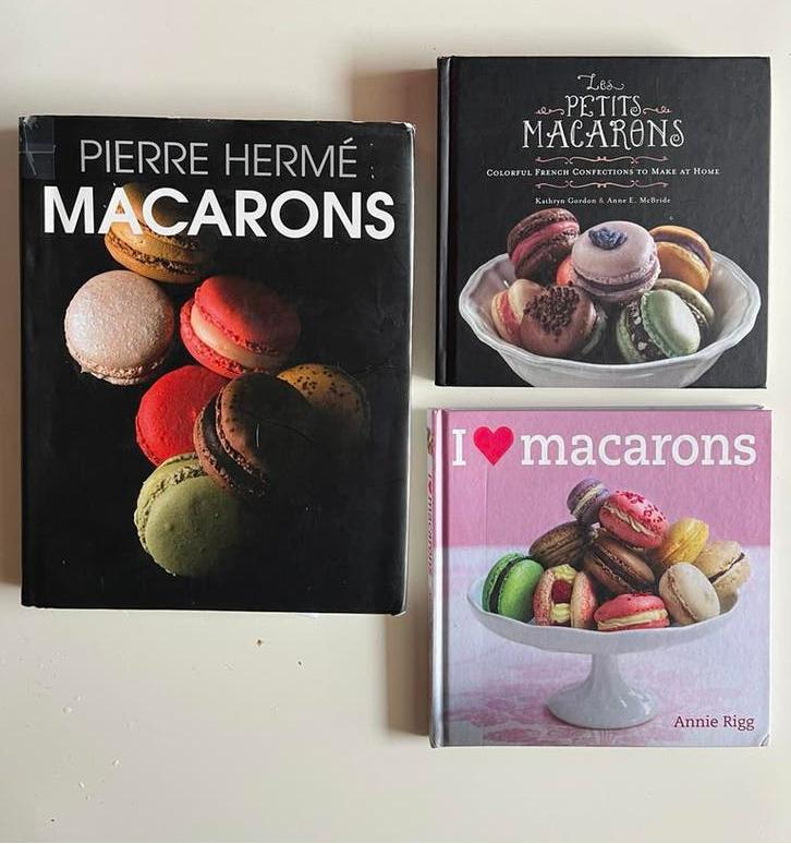 Pierre Hermé Macarons + I ️ macarons+ les petist macarons, Ophalen, Zo goed als nieuw, Frankrijk