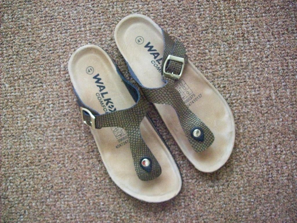 bruine teen slippers maat 41, Ophalen, Zo goed als nieuw, Bruin