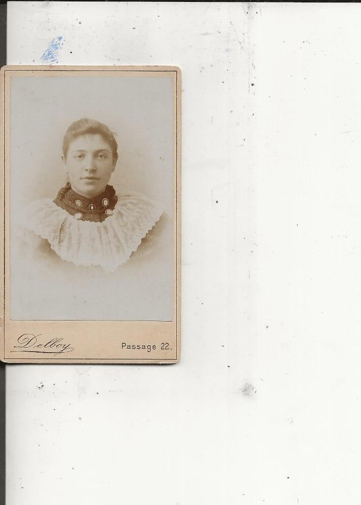 CdV Monster Oma Huckenzwager met kanten kraag Gebr Delboy, Verzamelen, Ansichtkaarten | Nederland, Ophalen of Verzenden, Voor 1920