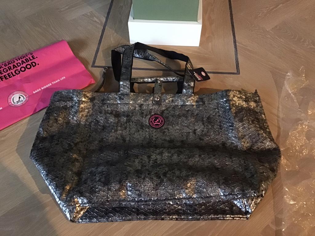 All Times Favourites Shopper NIEUW Zilver Fishskin, Ophalen of Verzenden, Nieuw