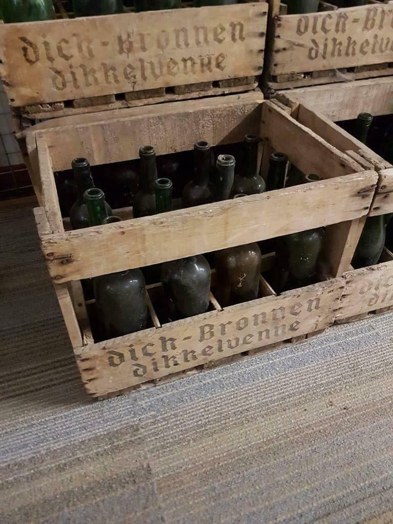 Oude houten krat, flessenkrat met 12 wijnflessen🍷, Ophalen