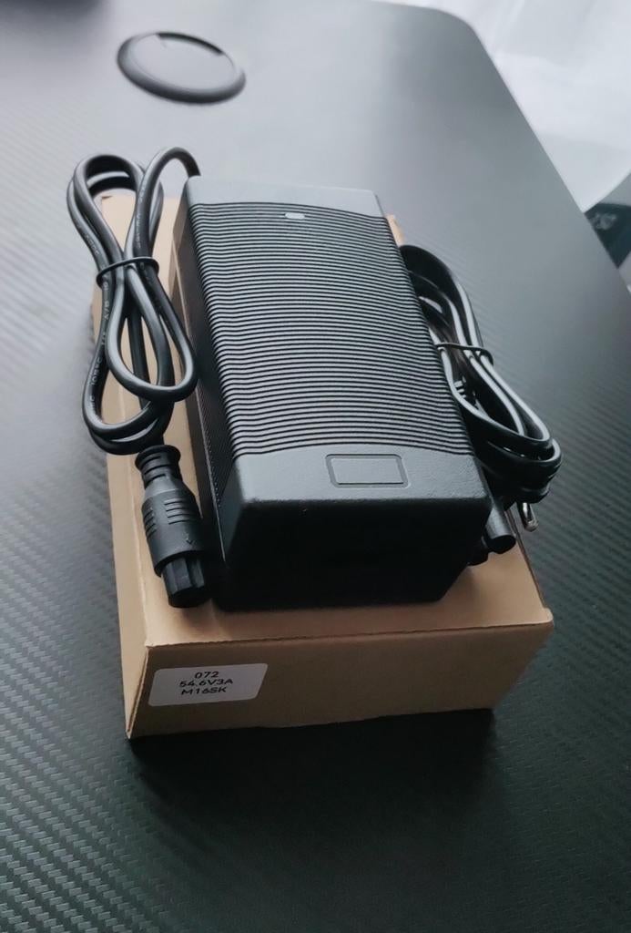 Nieuwe 54.6V Fatbike V20/ V30/ S20 (pro) snellader/ oplader, Fietsen en Brommers, Ophalen of Verzenden, Nieuw