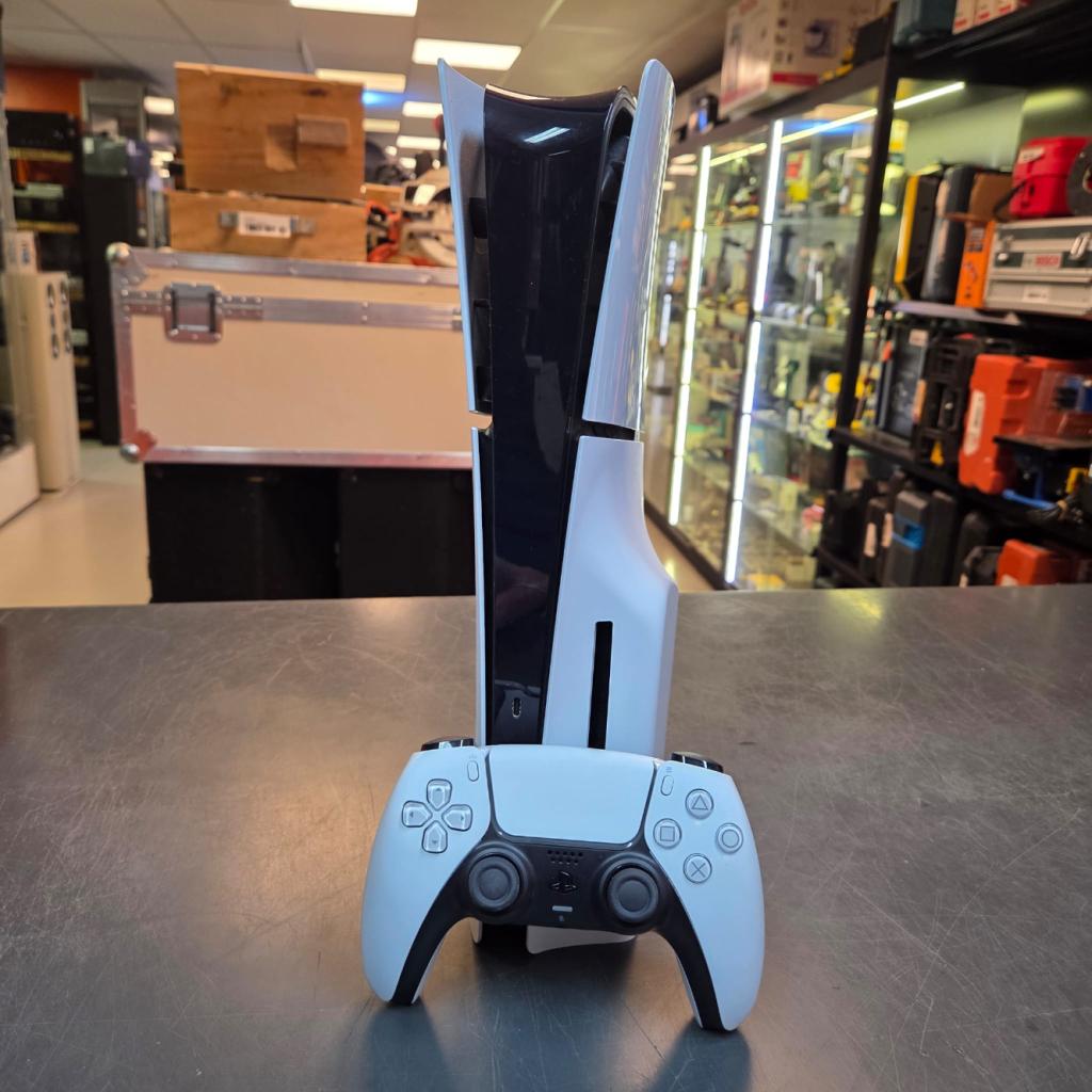 Playstation 5 Slim Disc Editie - 1TB - 1 Controller, Sony, Zo goed als nieuw, Support@sony.com, 1-7-1 Konan, Minato-ku
Tokyo 108-0075
Japan