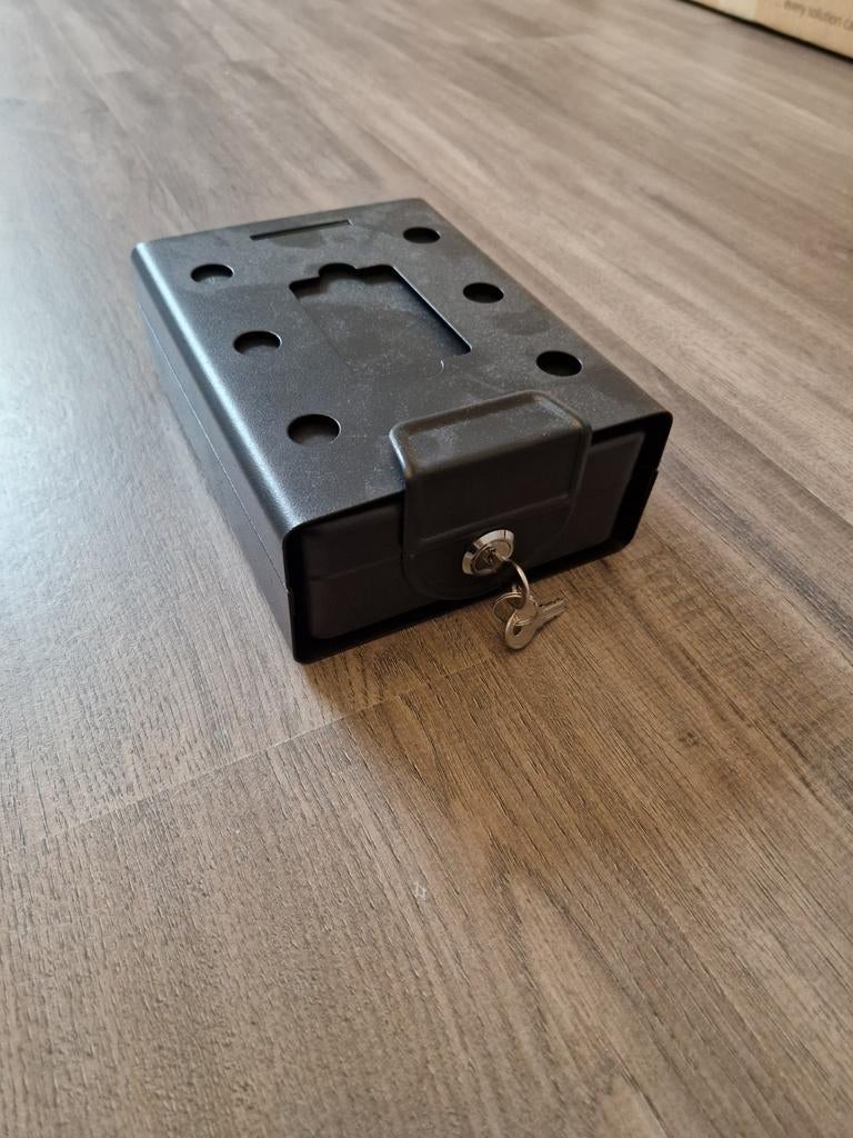 Kluisje voor in de caravan, Ophalen, Zo goed als nieuw