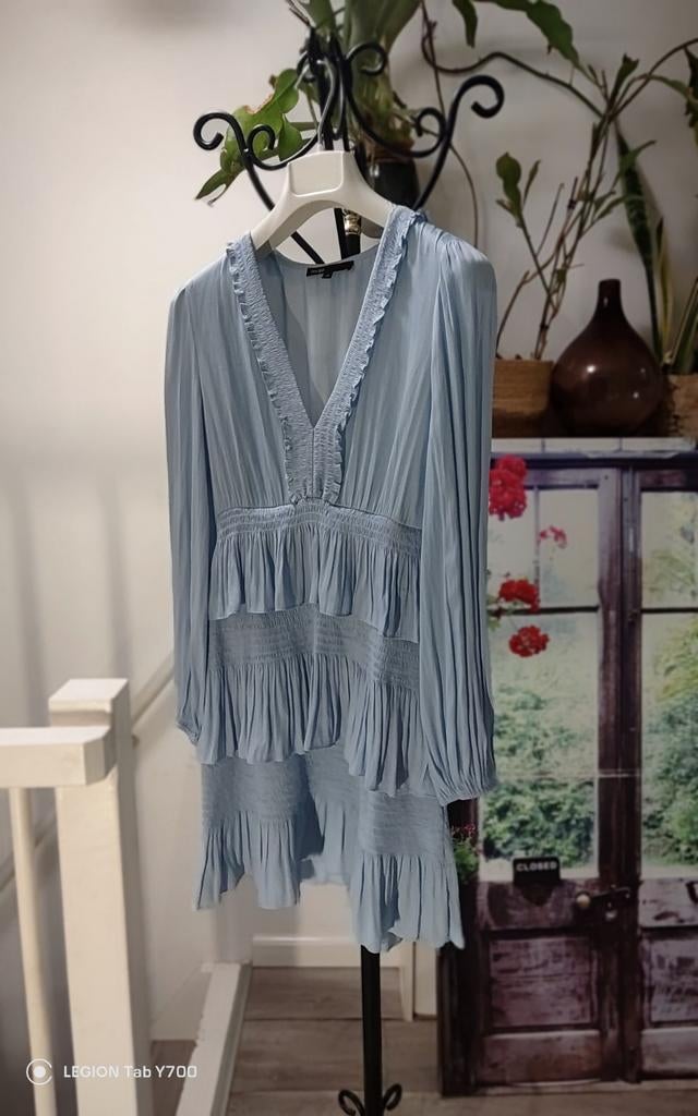 Maje Lichtblauwe jurk met lange mouwen, Kleding | Dames, Ophalen of Verzenden, Zo goed als nieuw, Blauw, Boven de knie