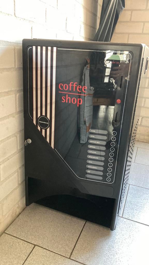 Koffiemachine met bekeruitgifte, 10 kopjes of meer, Ophalen, Zo goed als nieuw, Koffiemachine