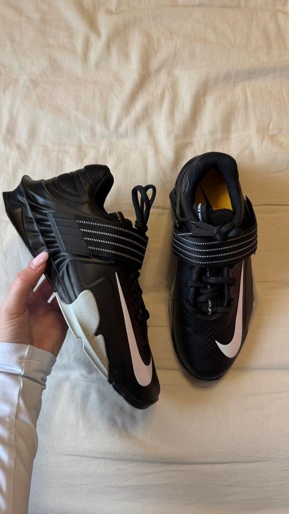 NIEUW! Nike Savaleos Maat 37.5!, Nieuw, Ophalen of Verzenden, Sportschoenen, Zwart