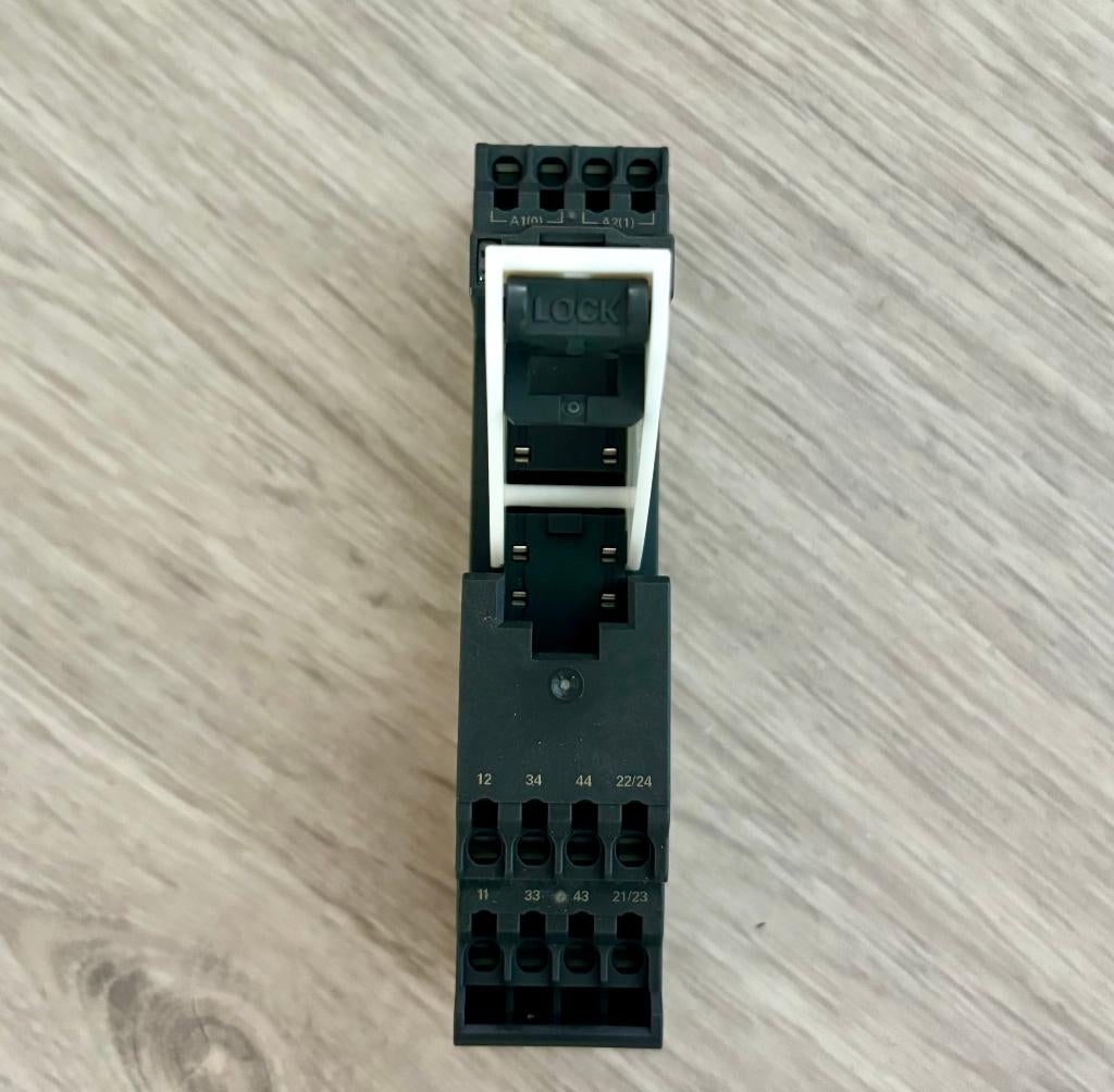 OMRON - Relaisvoet - Relais Socket - P7SA-10F-ND-PU DC24, Ophalen of Verzenden, Nieuw